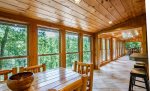 River Dream Lodge: Sunroom
